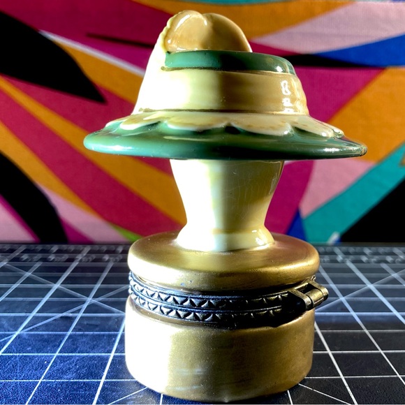 Vintage Fancy Hat Limoges Style Hinged Trinket Box - Picture 8 of 9